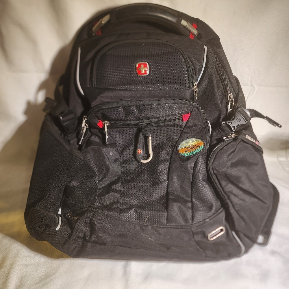 SWISSGEAR 6752 ScanSmart Airflow Laptop Tablet‎ iPad Backpack Black Red W/ Patch
